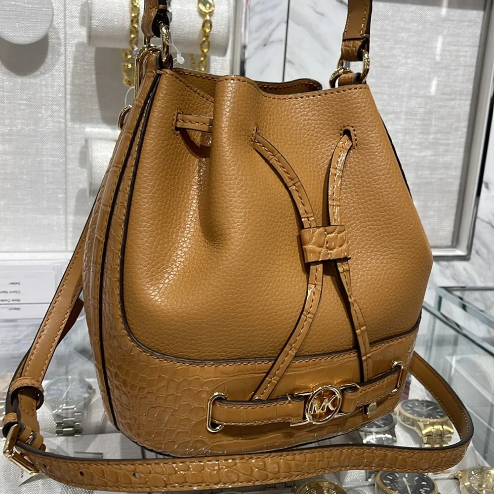 MICHAEL KORS Reed Medium Pebbled Leather Belted Bucket Messenger Satchel Crossb - Picture 2 of 16